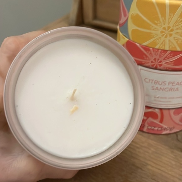 Citrus Peach Sangria Candle New 12 oz - Picture 3 of 7